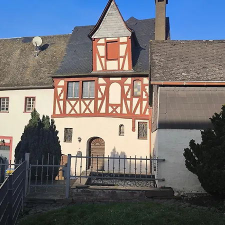 Moselperle- Urlaub Im Historischen Fachwerkhaeuschen Bullay