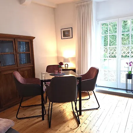 Apartamento Moselperle- Urlaub Im Historischen Fachwerkhaeuschen