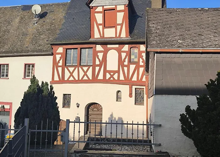 Moselperle- Urlaub Im Historischen Fachwerkhaeuschen Bullay